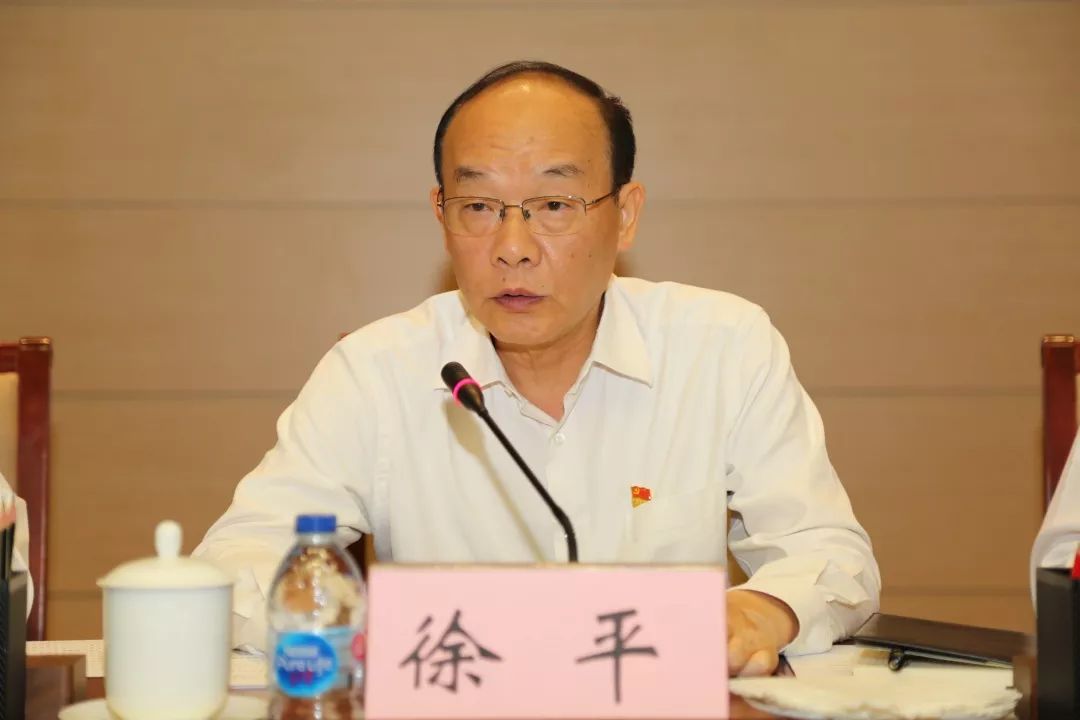 【不(bù)忘初心、牢記使命<19>】做(zuò)敢于擔當勇于奉獻的(de)兵(bīng)裝人(rén)——徐平講黨課