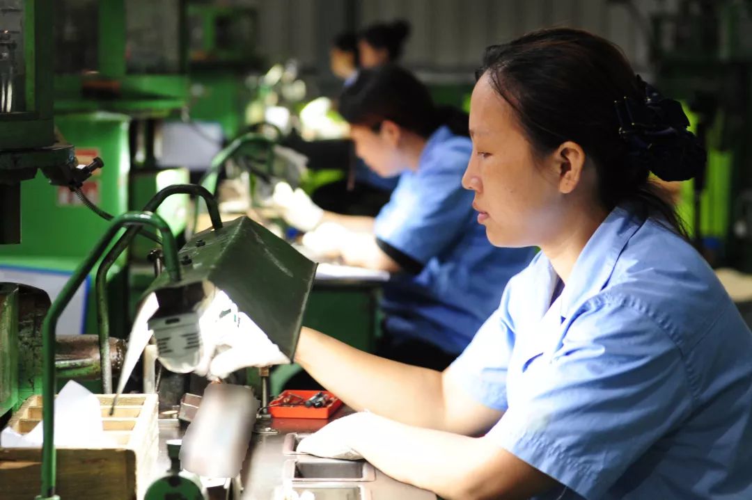 【主題教育促發展<3>】用(yòng)實效說(shuō)話(huà)!看(kàn)看(kàn)長(cháng)江電(diàn)工(gōng)提交的(de)半年(nián)答(dá)卷