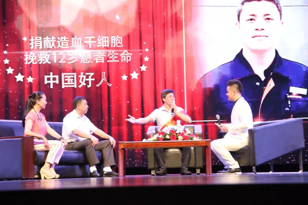 【最美(měi)兵(bīng)裝人(rén)&lt;22&gt;】大(dà)愛(ài)仁心：青山(shān)工(gōng)業(yè)鄒瑜的(de)生(shēng)命助跑