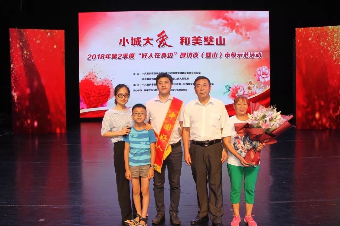 【最美(měi)兵(bīng)裝人(rén)&lt;22&gt;】大(dà)愛(ài)仁心：青山(shān)工(gōng)業(yè)鄒瑜的(de)生(shēng)命助跑