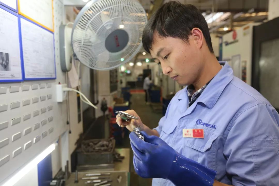 【打赢百日(rì)攻堅戰&lt;14&gt;】又(yòu)整合又(yòu)發展，看(kàn)建設工(gōng)業(yè)怎麽幹！