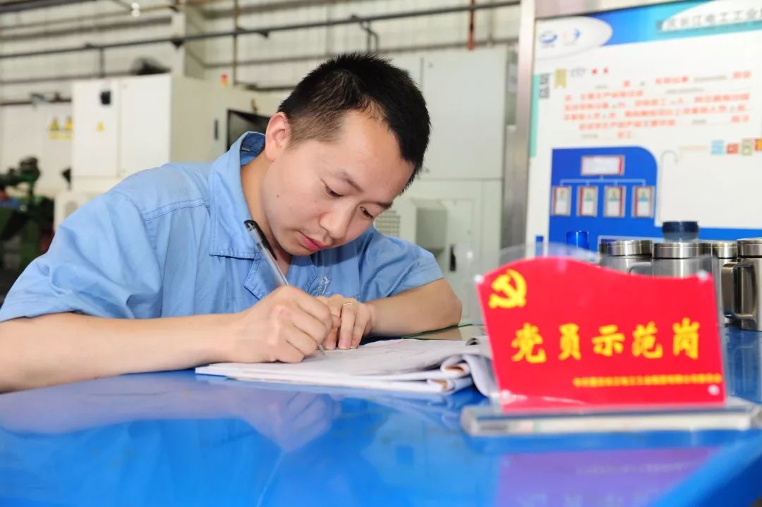 【打赢百日(rì)攻堅戰&lt;17&gt;】長(cháng)江電(diàn)工(gōng)：念好(hǎo)四字“真經”   确保精準中的(de)