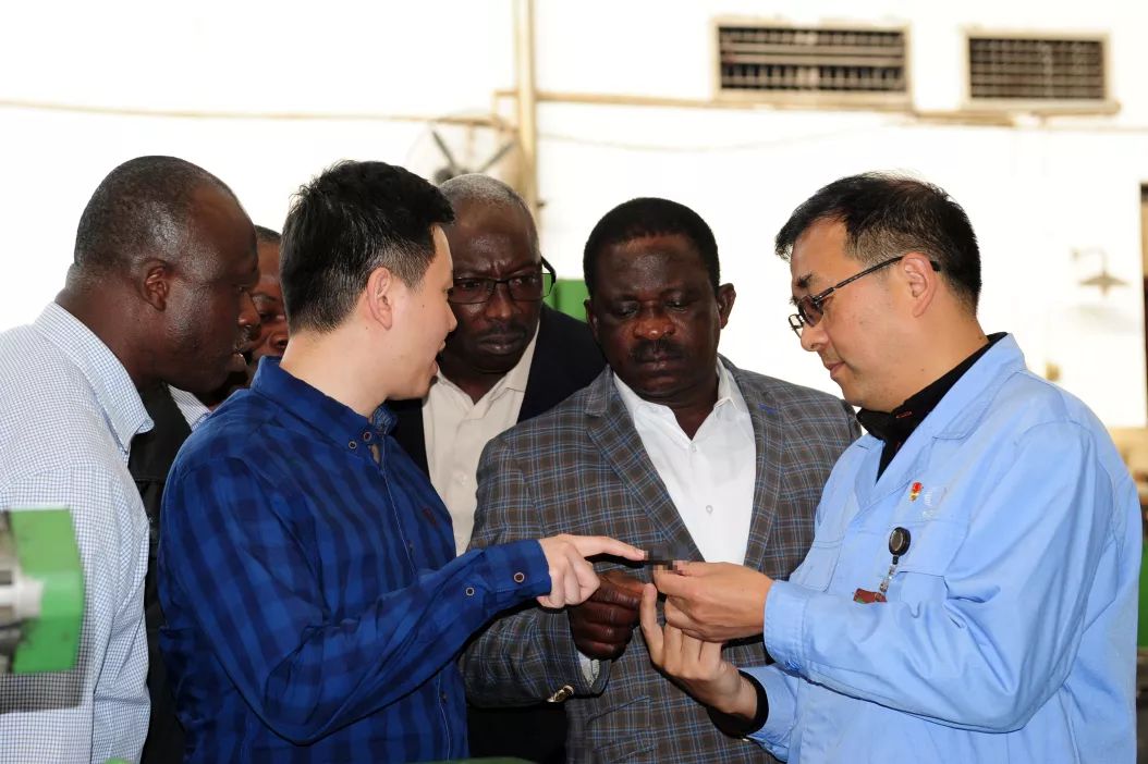 【建功“一(yī)帶一(yī)路(lù)”】長(cháng)江電(diàn)工(gōng):一(yī)家(jiā)兩代人(rén) “一(yī)帶一(yī)路(lù)”情