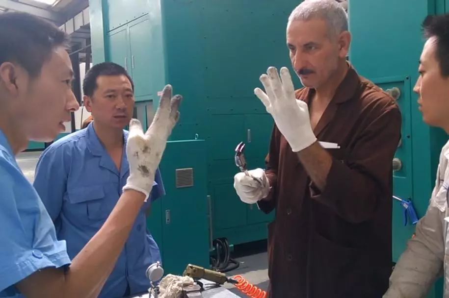 【建功“一(yī)帶一(yī)路(lù)”】長(cháng)江電(diàn)工(gōng):一(yī)家(jiā)兩代人(rén) “一(yī)帶一(yī)路(lù)”情