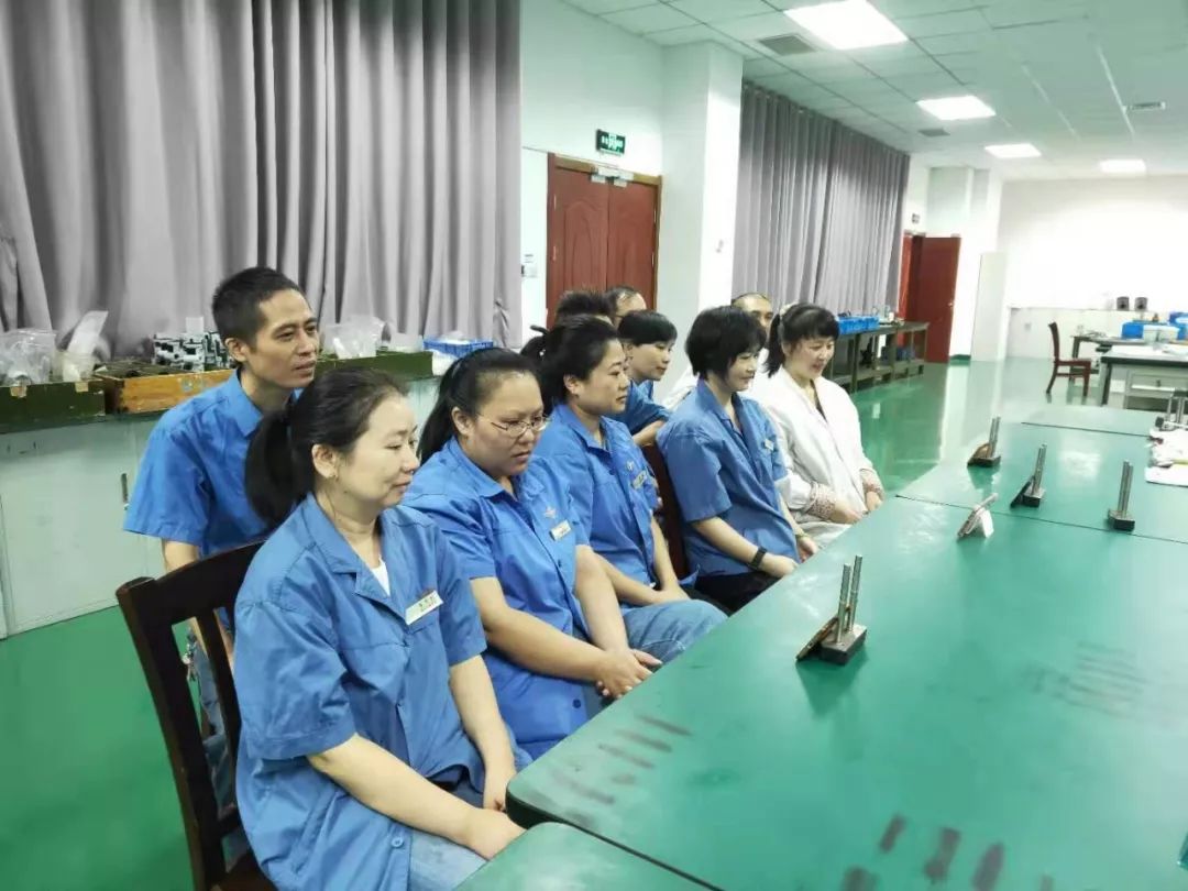 可(kě)敬！國(guó)慶中的(de)兵(bīng)裝身(shēn)影(yǐng)