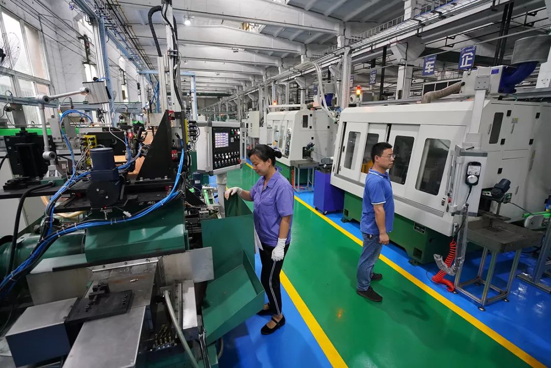 可(kě)敬！國(guó)慶中的(de)兵(bīng)裝身(shēn)影(yǐng)