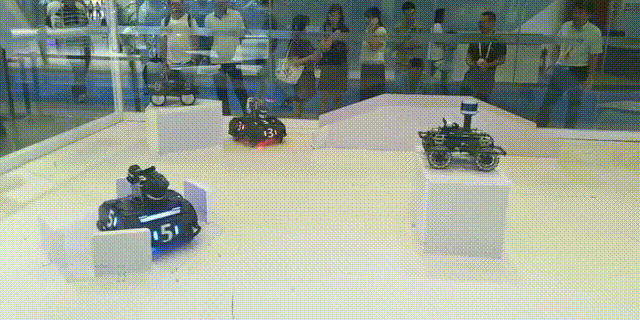 實力跨界，瞧瞧他(tā)們的(de)機(jī)器(qì)人(rén)家(jiā)族